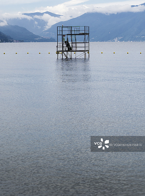 瑞士马焦雷湖的空跳水台图片素材