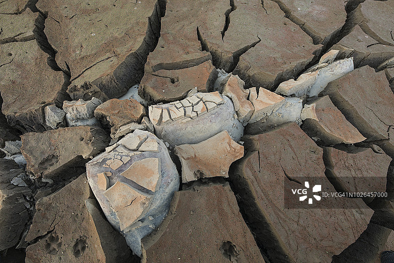 西班牙莱昂省的彩色干燥裂土图片素材