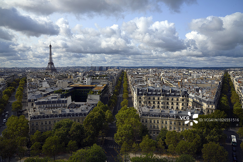 从凯旋门看埃菲尔铁塔图片素材