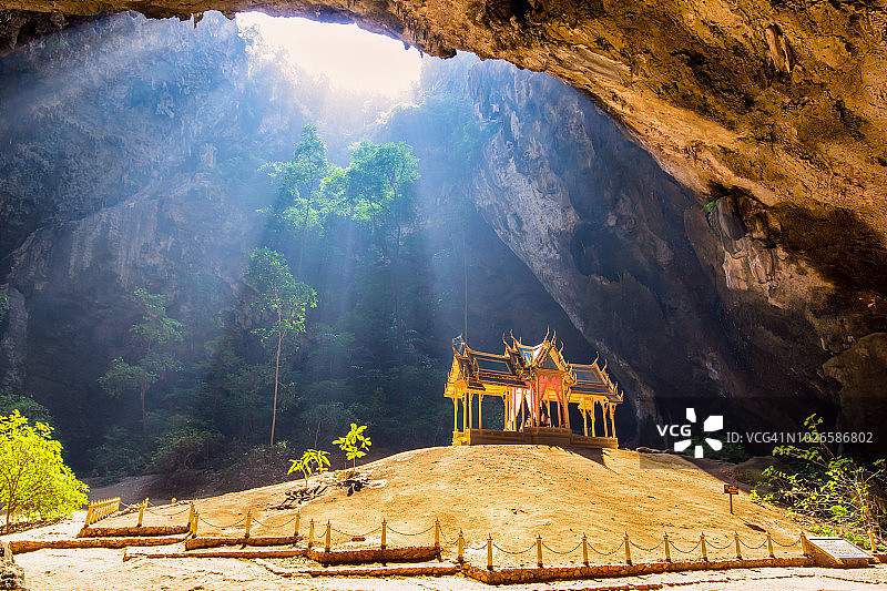 帕亚那空山洞的皇家亭阁图片素材