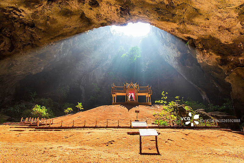 帕亚那空山洞的皇家亭阁图片素材
