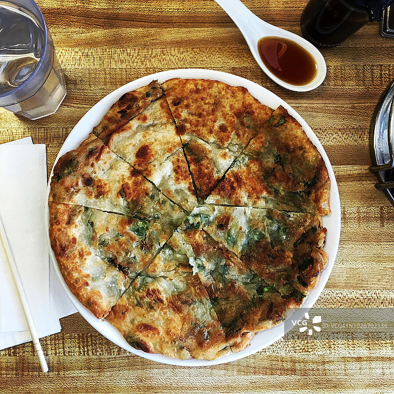 中餐馆的葱油饼图片素材