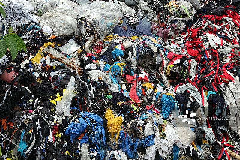 服装厂废料倾倒场图片素材