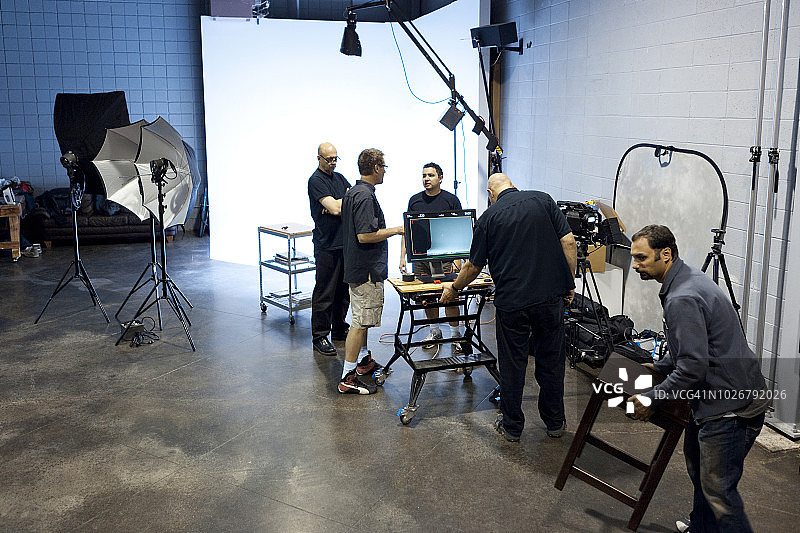 电影拍摄幕后工作的人们图片素材