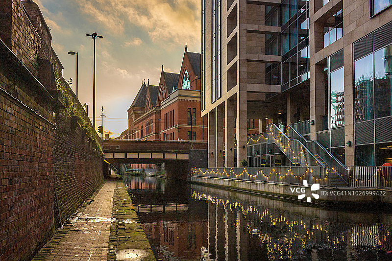 英国曼彻斯特罗奇代尔运河图片素材