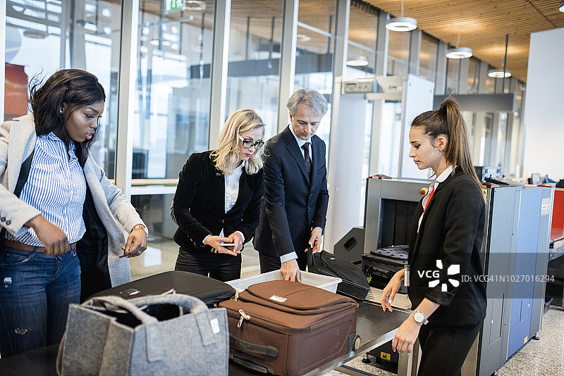 机场安检通道图片素材