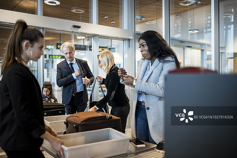 机场安检通道图片素材