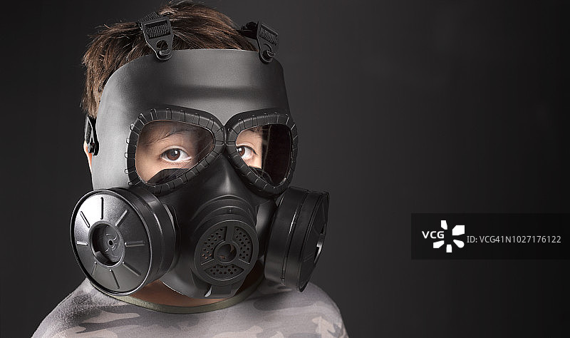 儿童戴防毒面具图片素材