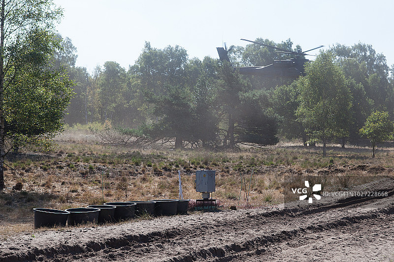 军用直升机训练图片素材