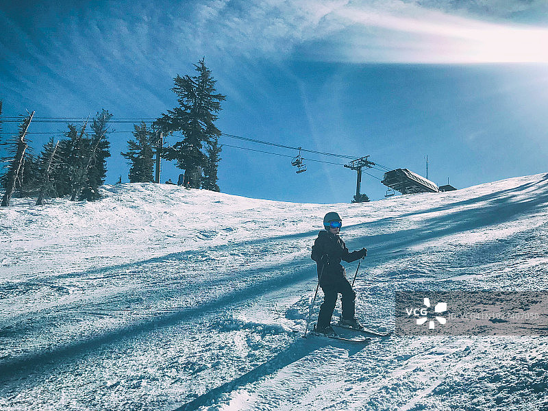 滑下山坡图片素材
