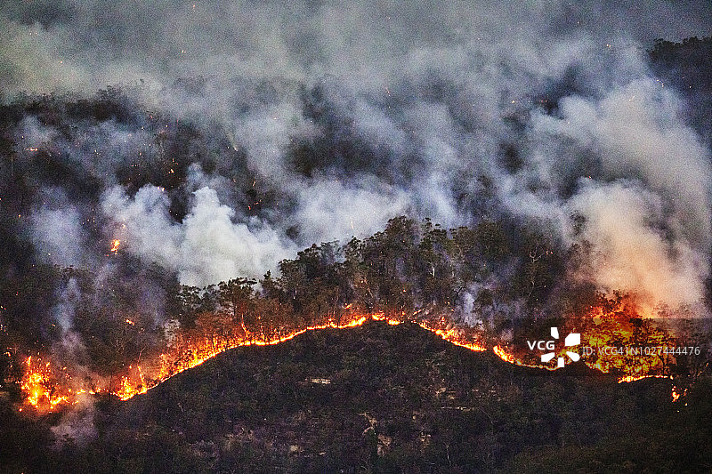 澳大利亚蓝山山谷的森林火灾图片素材