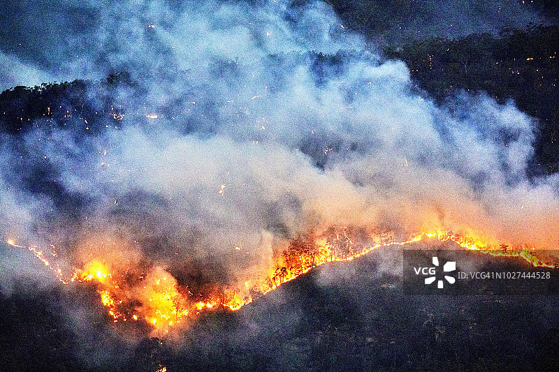 澳大利亚蓝山山谷的森林火灾图片素材