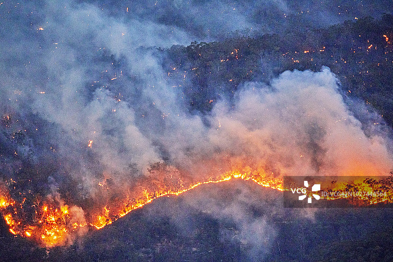 澳大利亚蓝山山谷的森林火灾图片素材