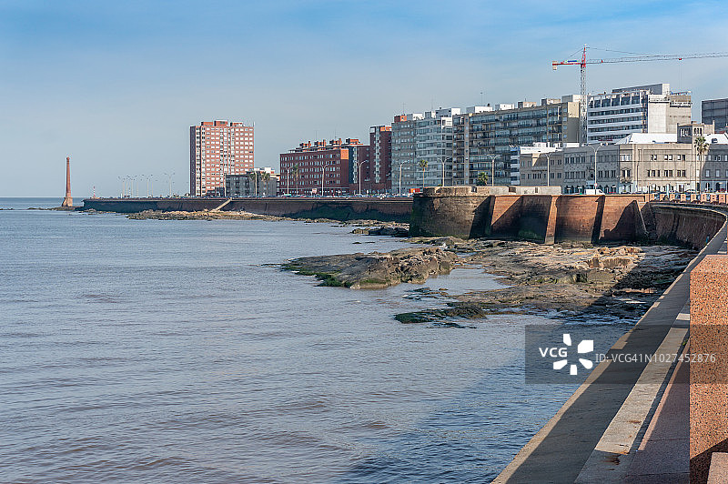 乌拉圭蒙得维的亚海岸线、市中心区和老城区景色图片素材