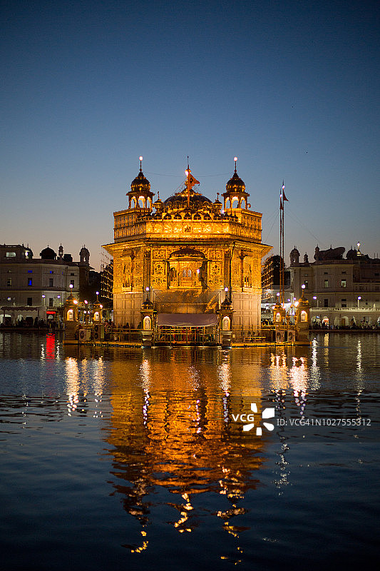 印度阿姆利则瓦伊萨基节期间的金庙（斯里 Harmandir Sahib Gurdwara）图片素材