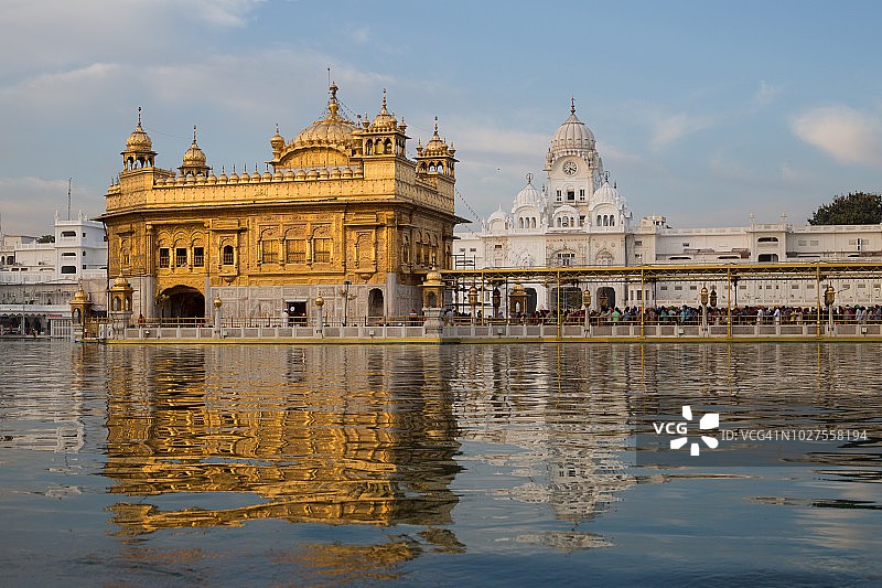 印度阿姆利则瓦伊萨基节期间的金庙（斯里 Harmandir Sahib Gurdwara）图片素材