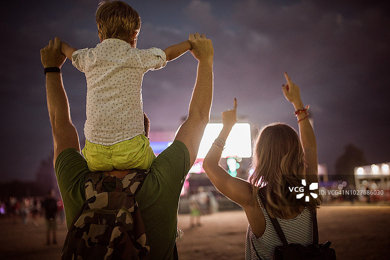 节日里的家庭图片素材