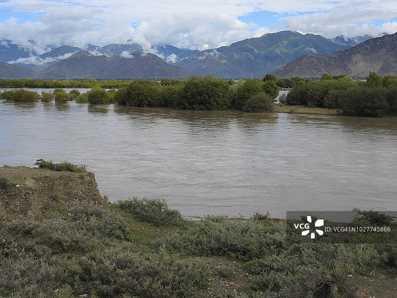 洪水中的布拉马普特拉河图片素材