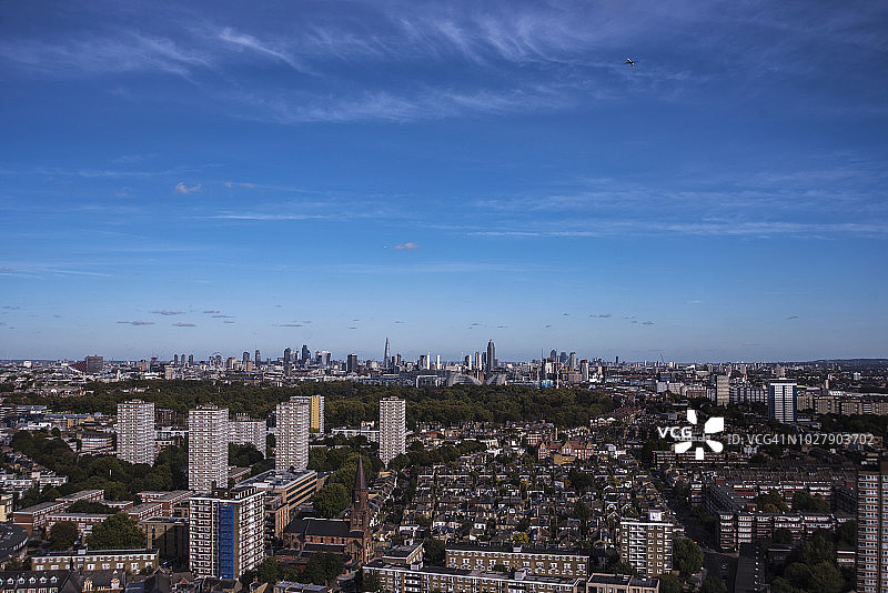 伦敦城市航拍天蓝色俯瞰图图片素材