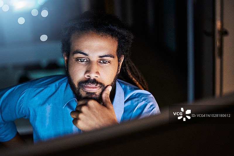 有了坚定的决心，他总是能渡过难关图片素材