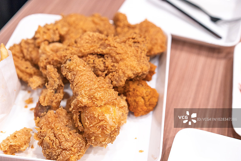 盘中的炸鸡图片素材