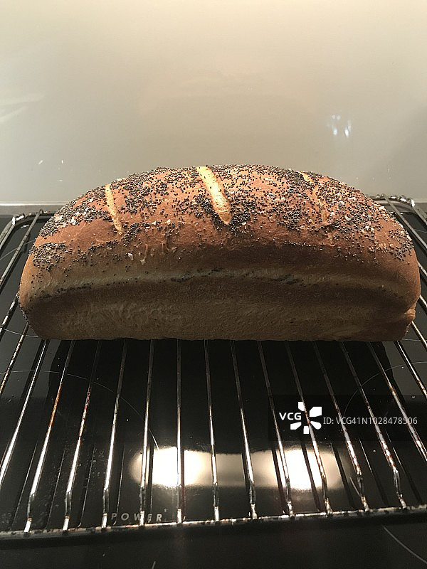 新鲜出炉的面包图片素材