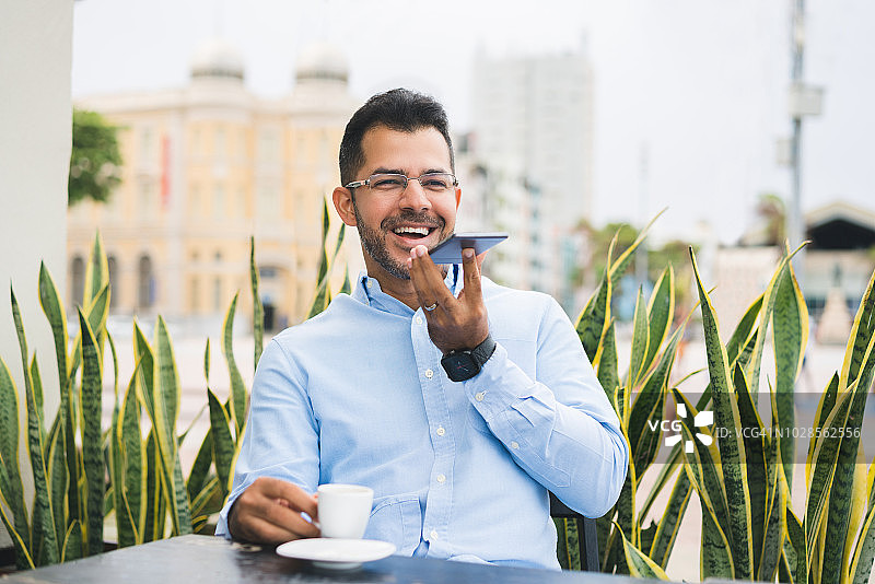 发送语音消息的商人图片素材