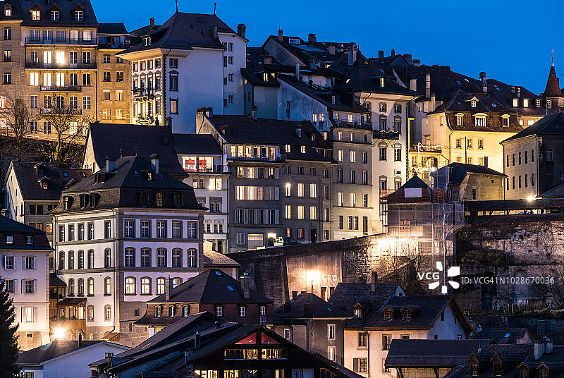 瑞士弗里堡老城的黄昏图片素材