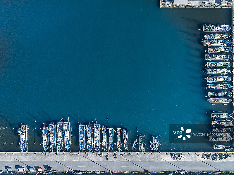 排列整齐的船只鸟瞰图图片素材