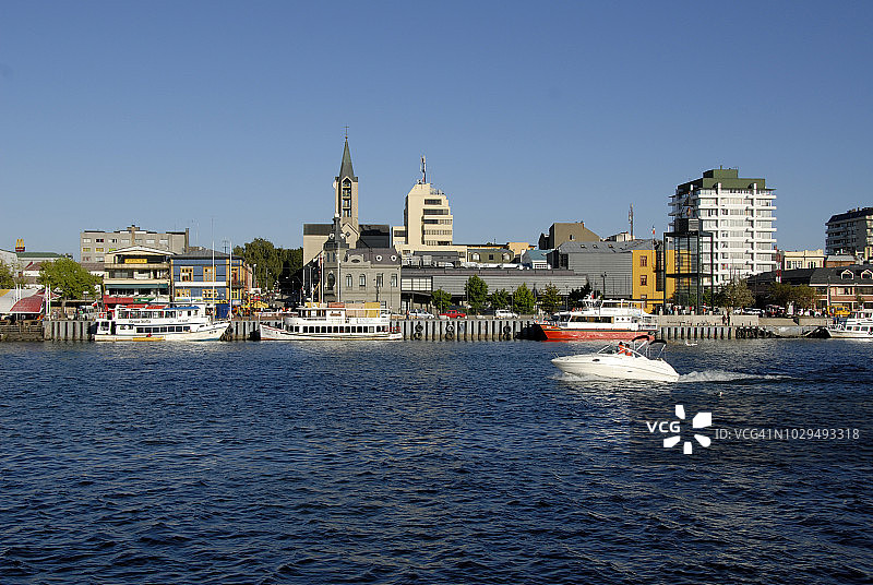 智利卡耶卡耶河畔的瓦尔迪维亚市图片素材