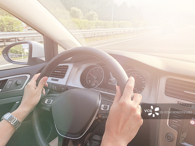 驾驶汽车图片素材