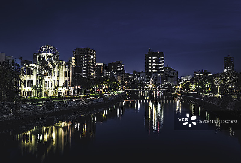 暮光下的广岛图片素材