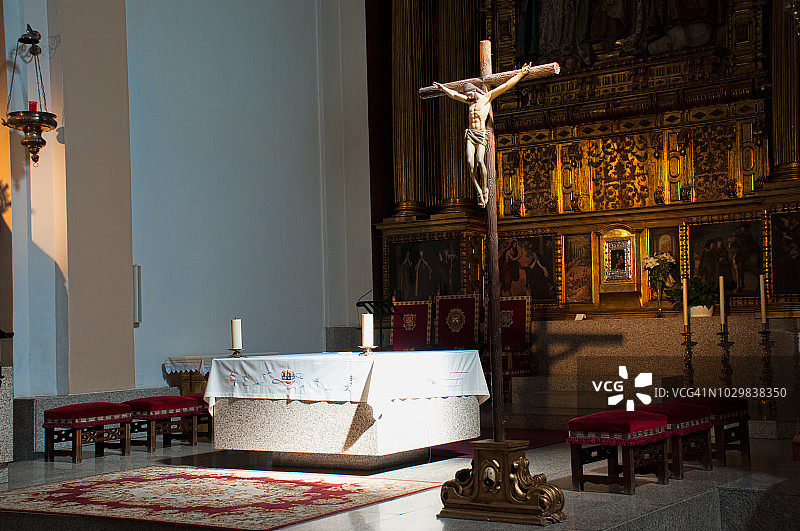 圣特雷莎教堂后殿的祭坛图片素材