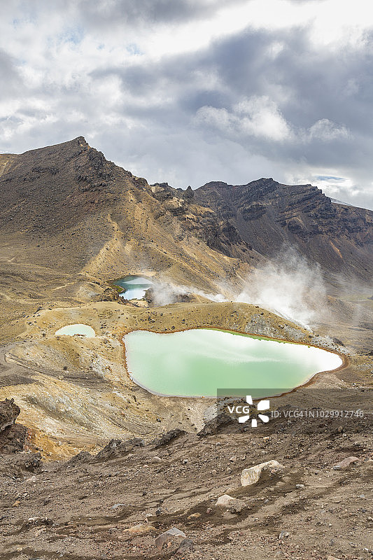 新西兰汤加里罗高山步道的翡翠湖图片素材
