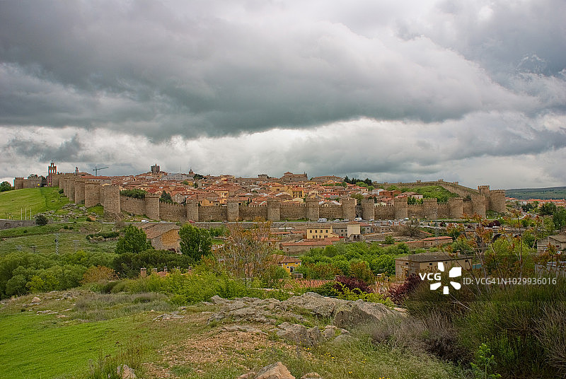 阿维拉古城墙四柱台视角图片素材