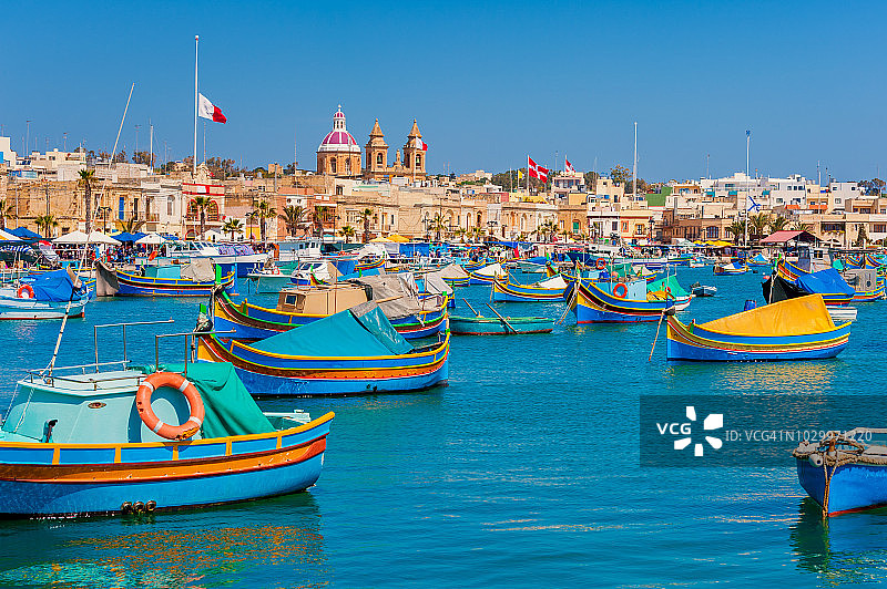 马耳他马萨什洛克港的彩色船只图片素材