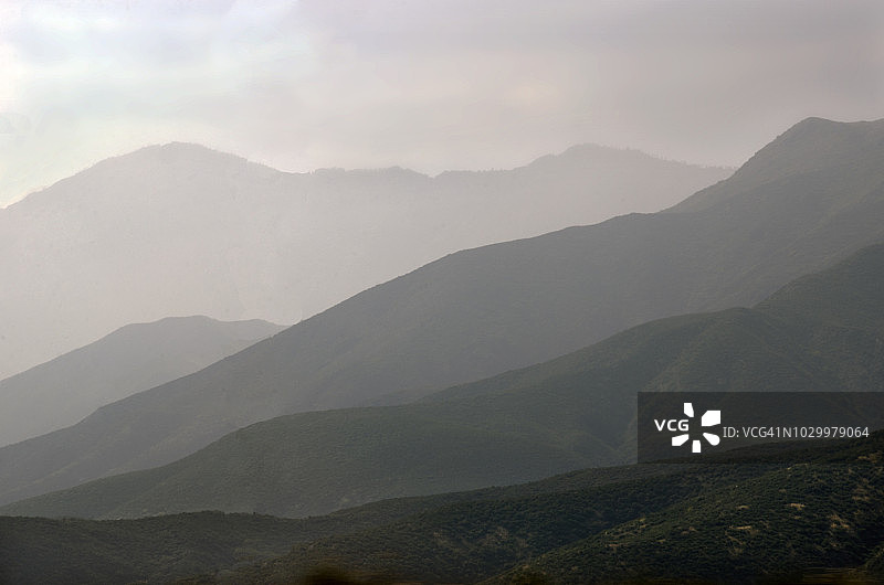 朦胧的山丘图片素材