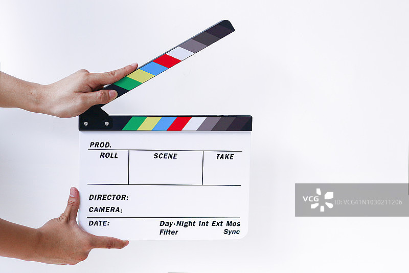 白色背景上的电影场记板图片素材