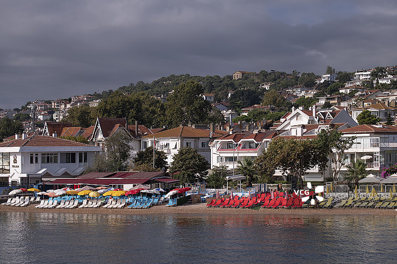 土耳其马尔马拉海的克纳勒岛，伊斯坦布尔附近的第一座王子岛图片素材