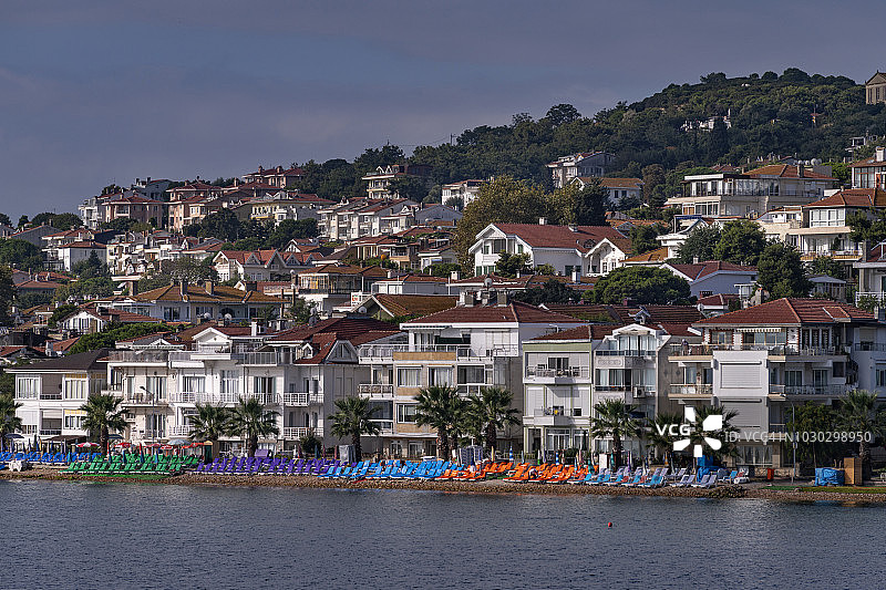 土耳其马尔马拉海的克纳勒岛，伊斯坦布尔附近的第一座王子岛图片素材