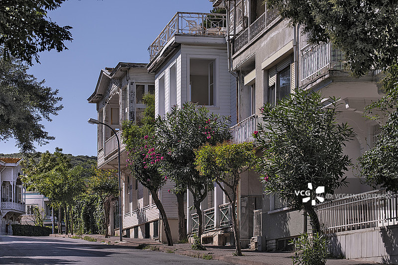 土耳其伊斯坦布尔，比于卡达岛上的19世纪末旧木屋图片素材