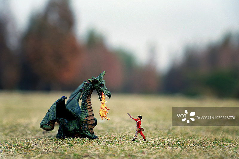 男孩与龙图片素材