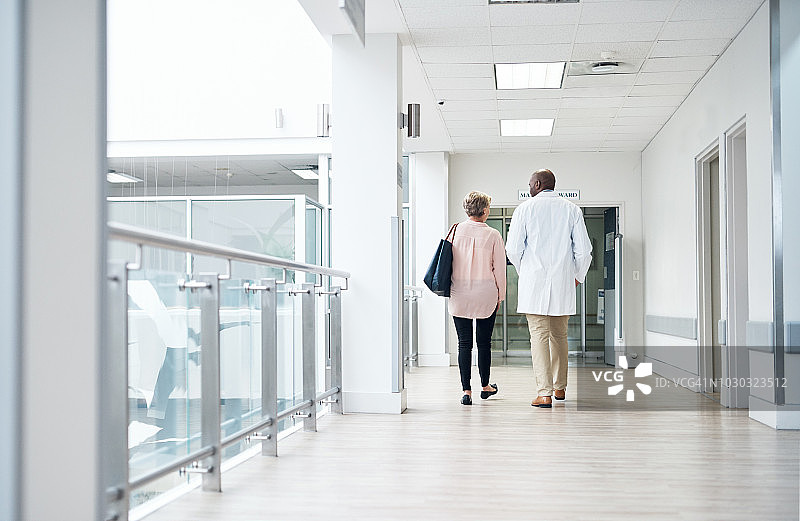 给予患者应有的时间图片素材