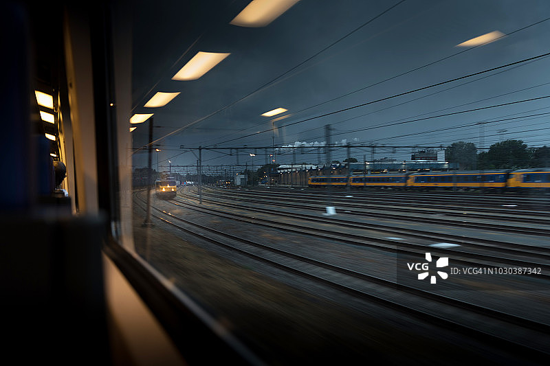 窗外的铁路图片素材