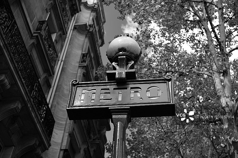 圣日耳曼大道附近的巴黎地铁站图片素材