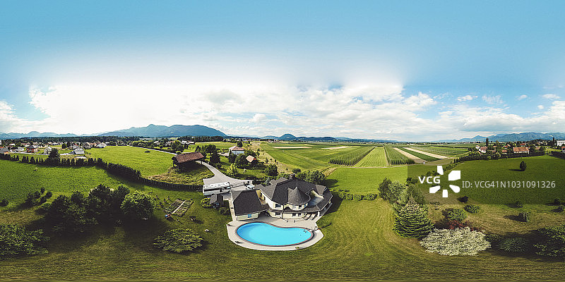 带有泳池的私人住宅DJI航拍景观图片素材