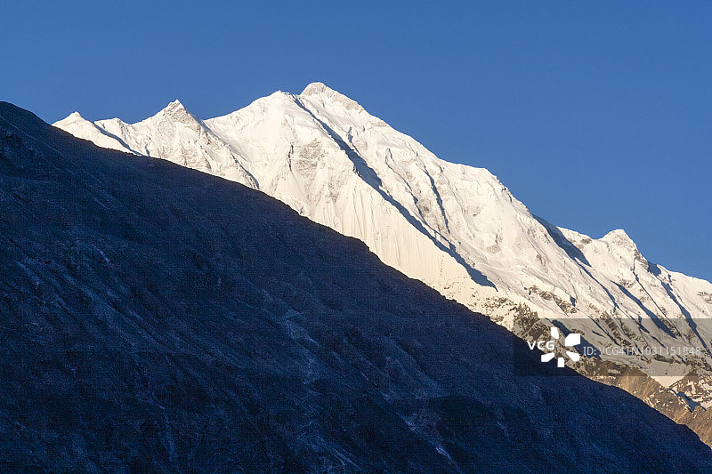 拉卡波希峰日出图片素材