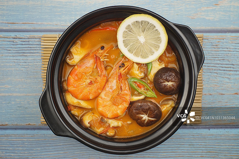 海鲜汤，鲜虾蘑菇图片素材