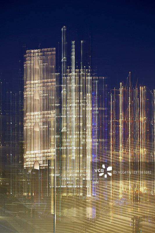 城市天际线模糊灯光图片素材