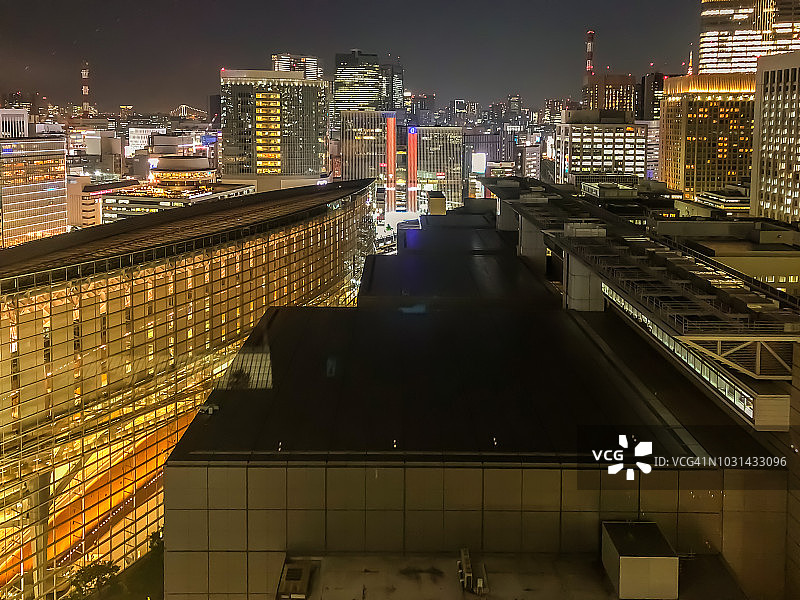 东京城市天际线鸟瞰，摩天大楼、写字楼，大手町，日本夜景图片素材